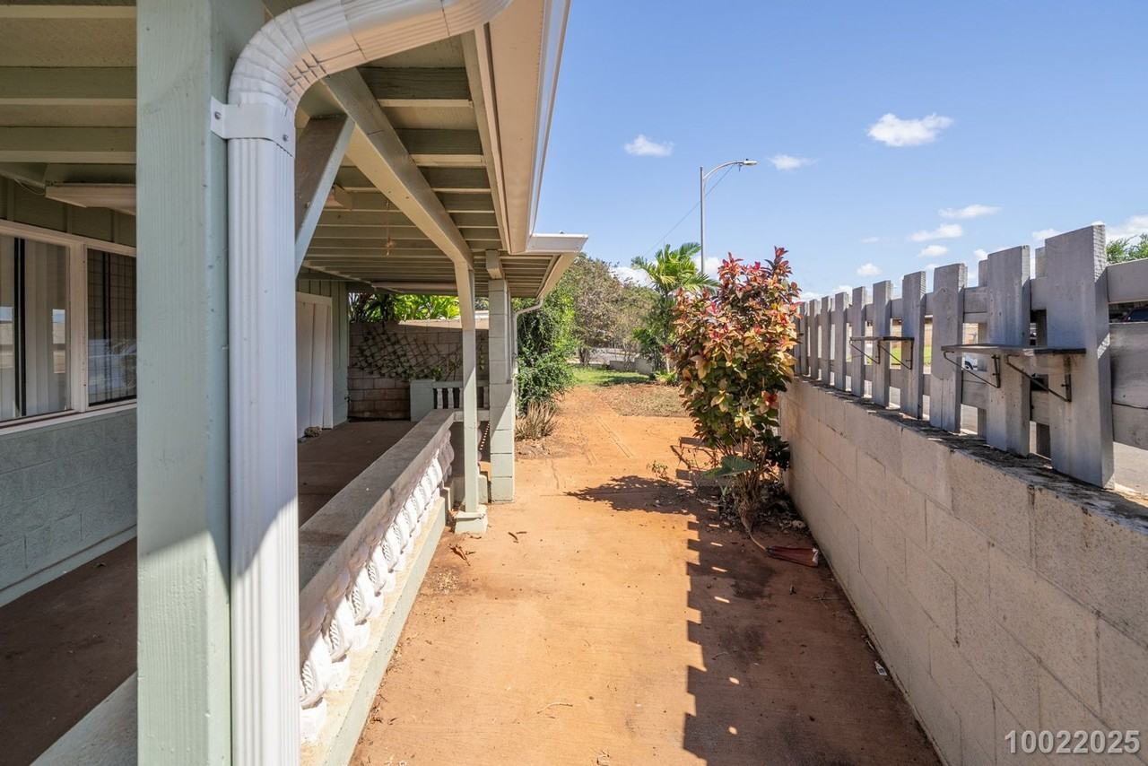 1028 Hooli Pl #A - Photo 3 of 25