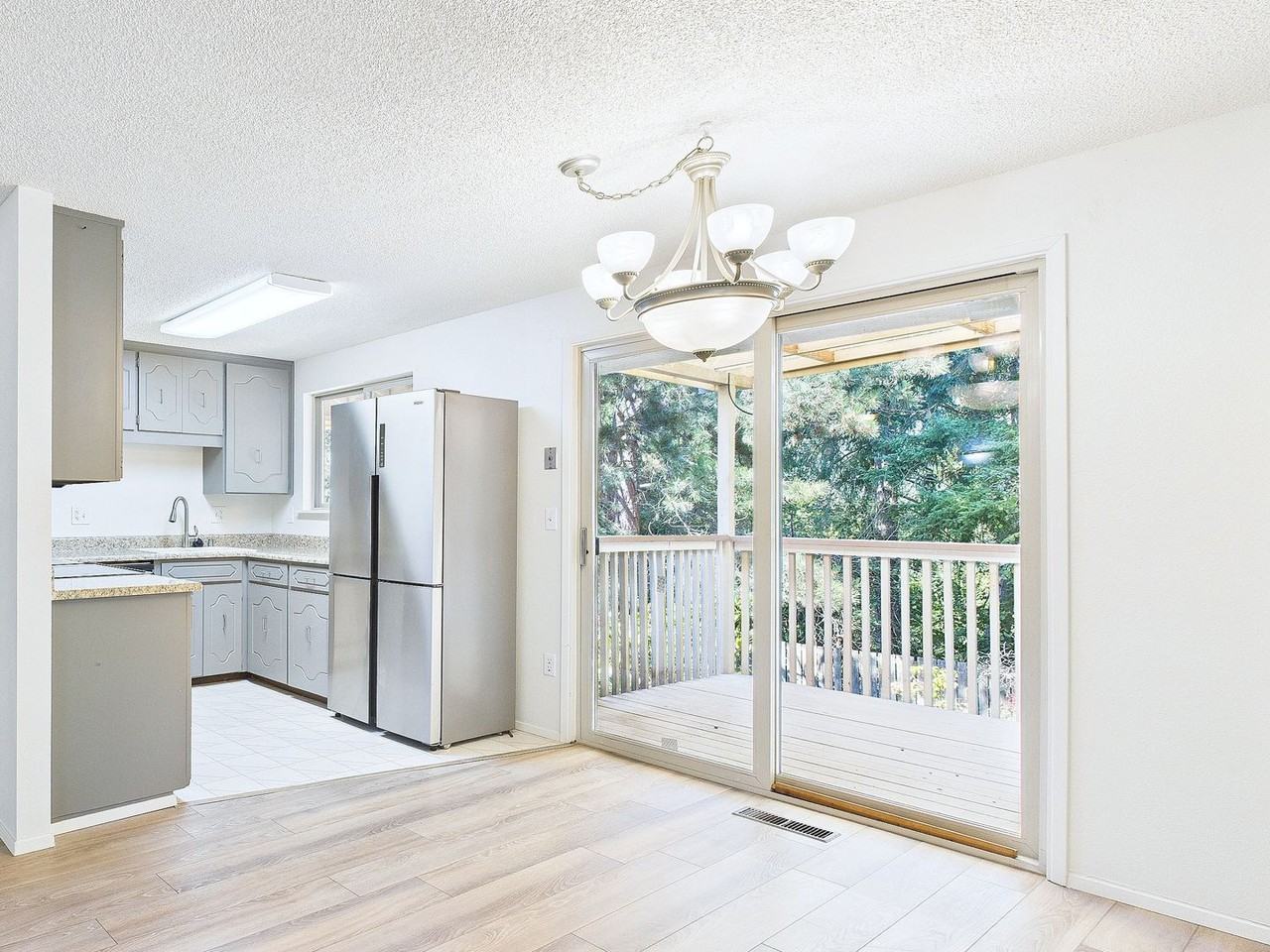 8013 Sunset Terrace West - Photo 5 of 15