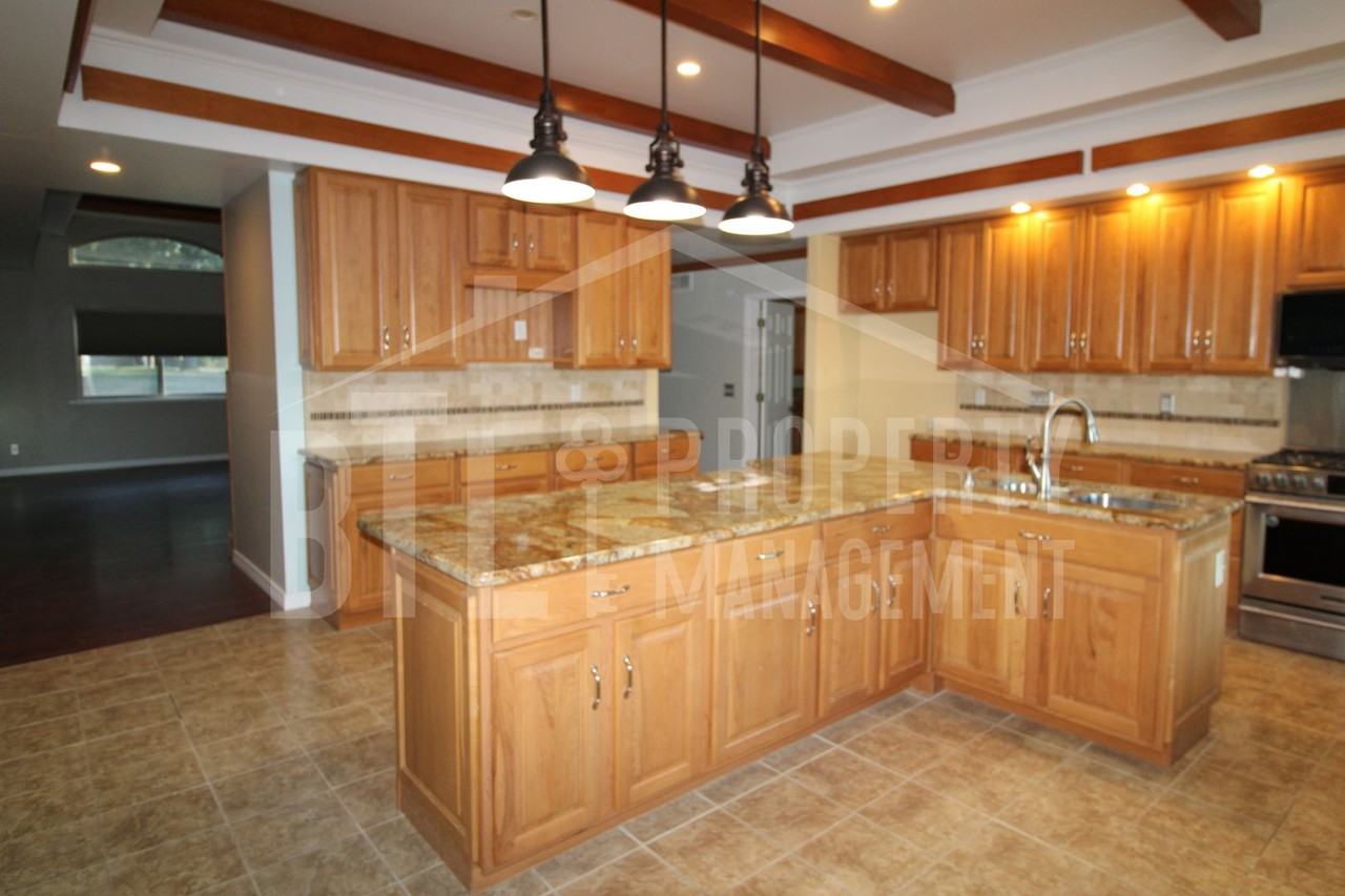 6 Bridgeview Dr - Photo 4 of 13