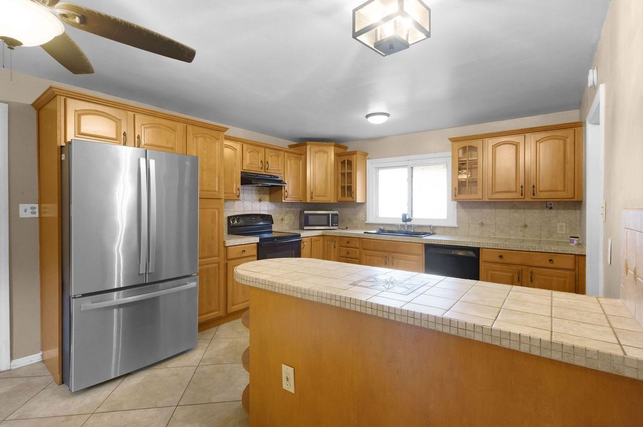 1336 Great Bridge Boulevard - Photo 4 of 15