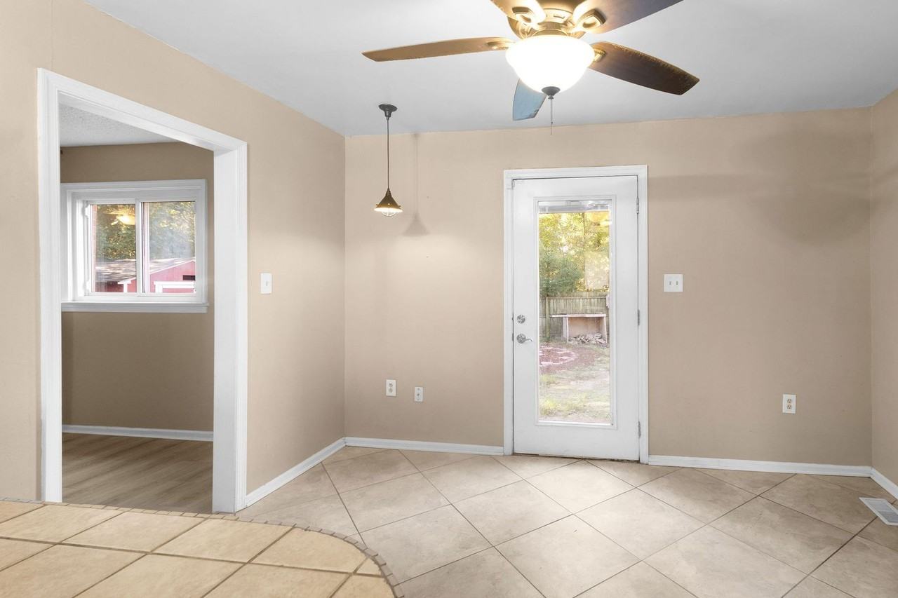 1336 Great Bridge Boulevard - Photo 5 of 15