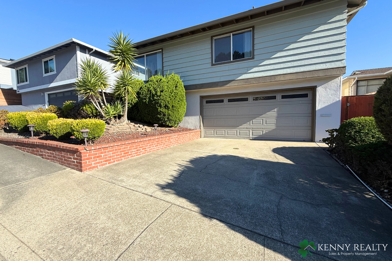 3470 Fleetwood Dr - Photo 2 of 30