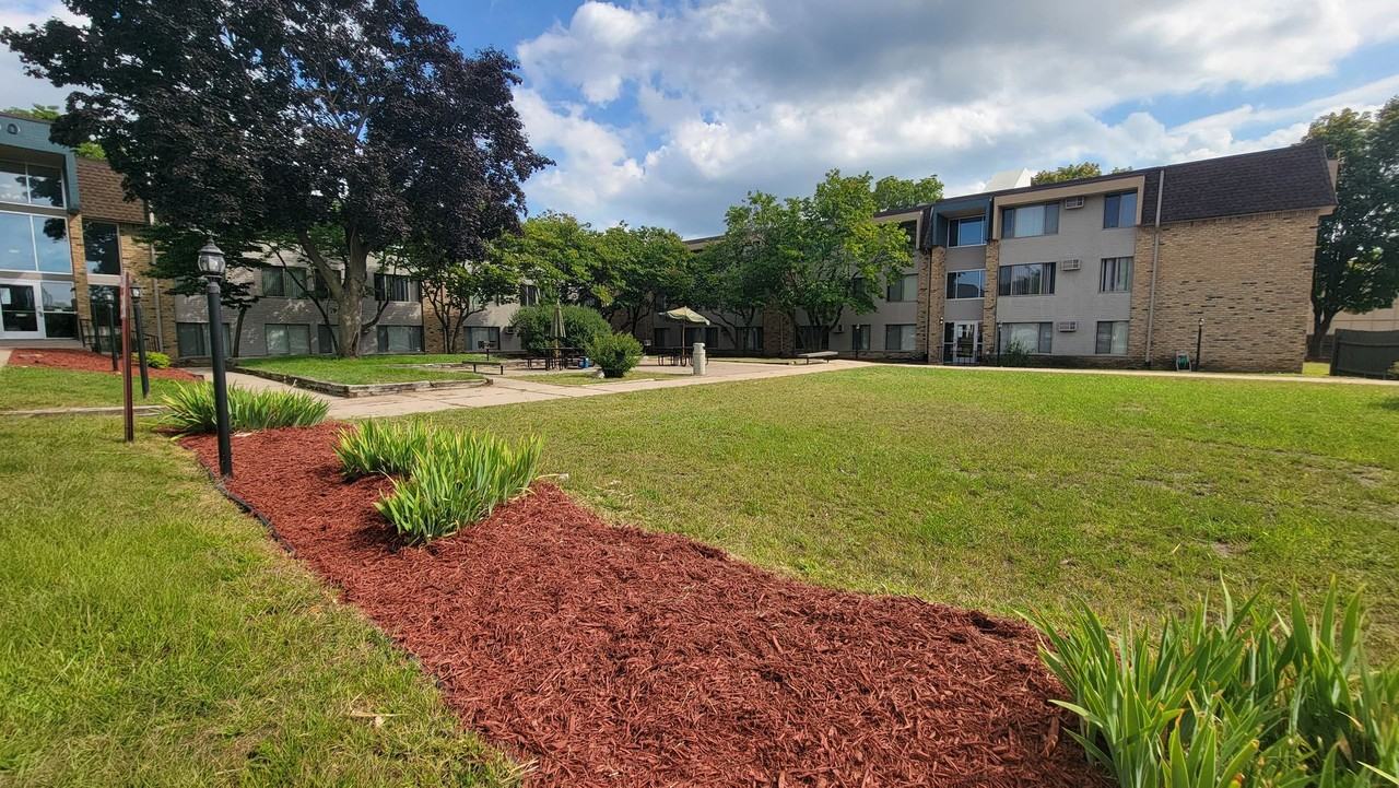 8200 Stanley Road - Photo 6 of 26