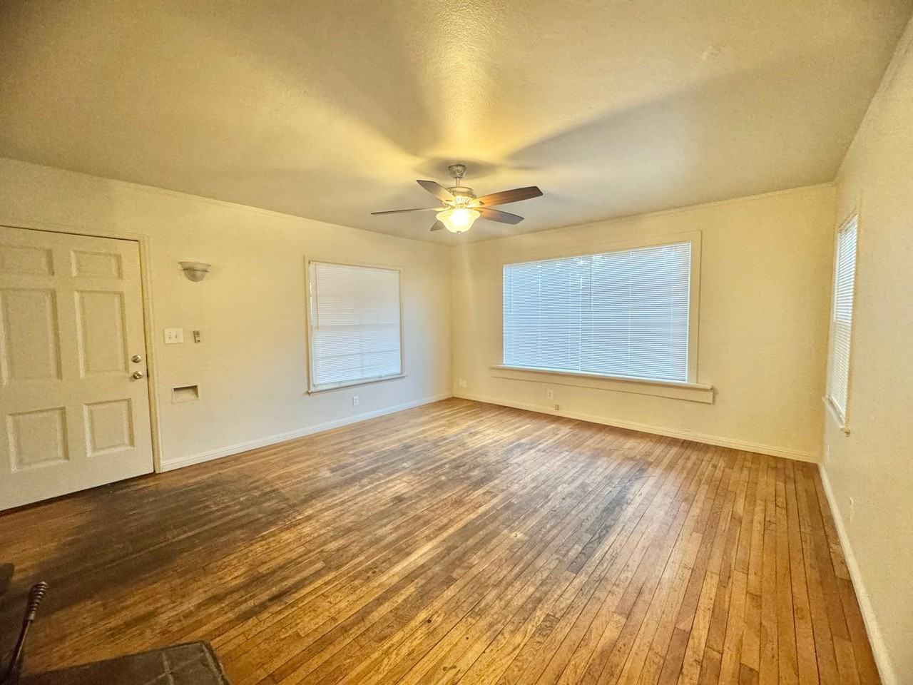 1027 Warner St - Photo 4 of 26