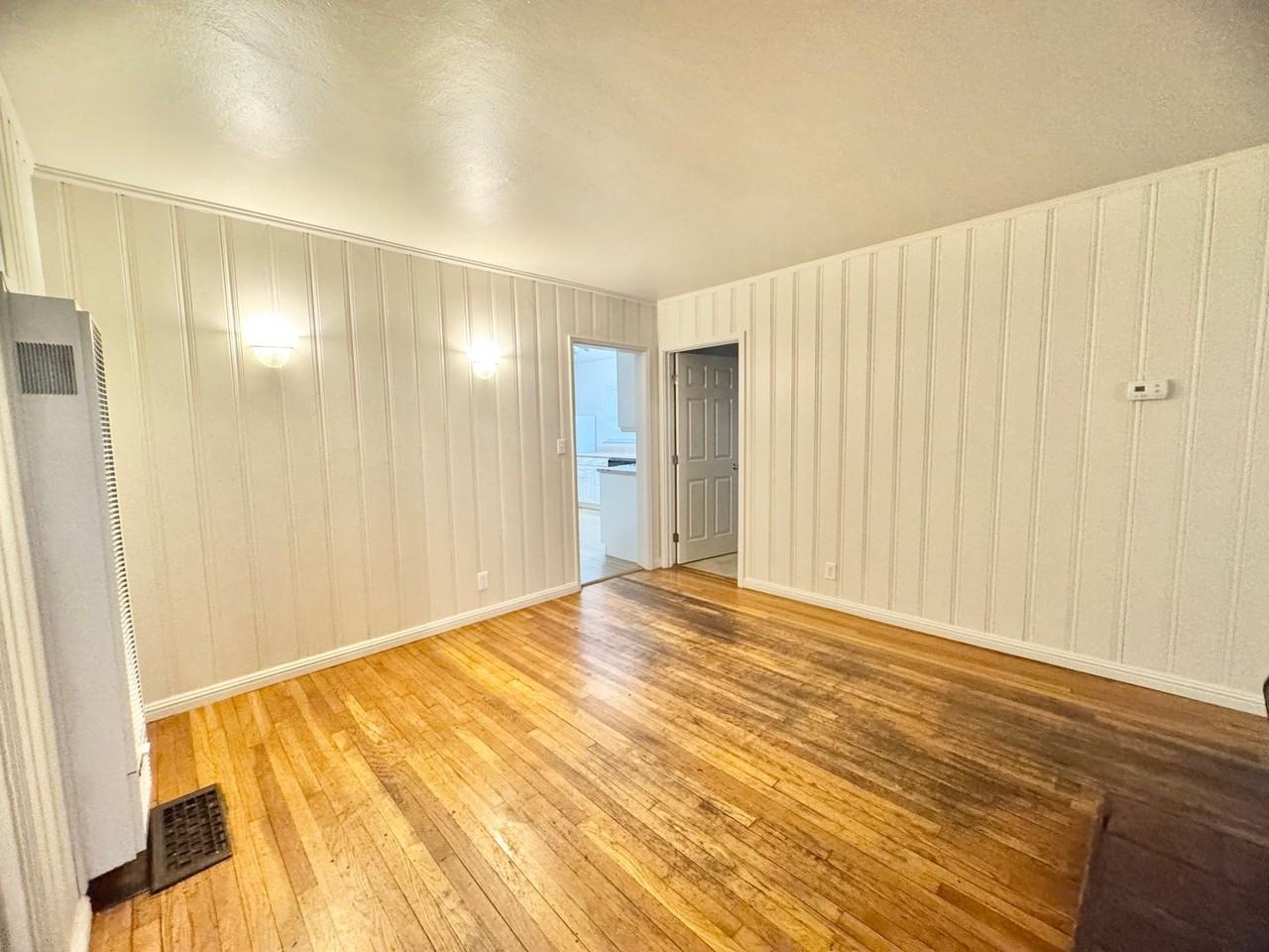 1027 Warner St - Photo 5 of 26