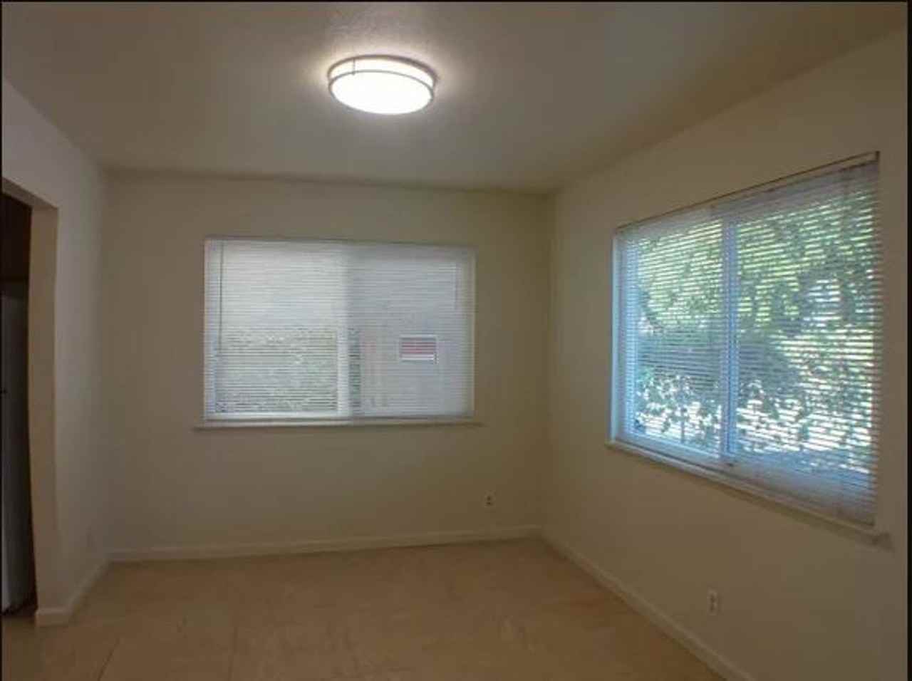 818 W 1st Street - Photo 2 of 20