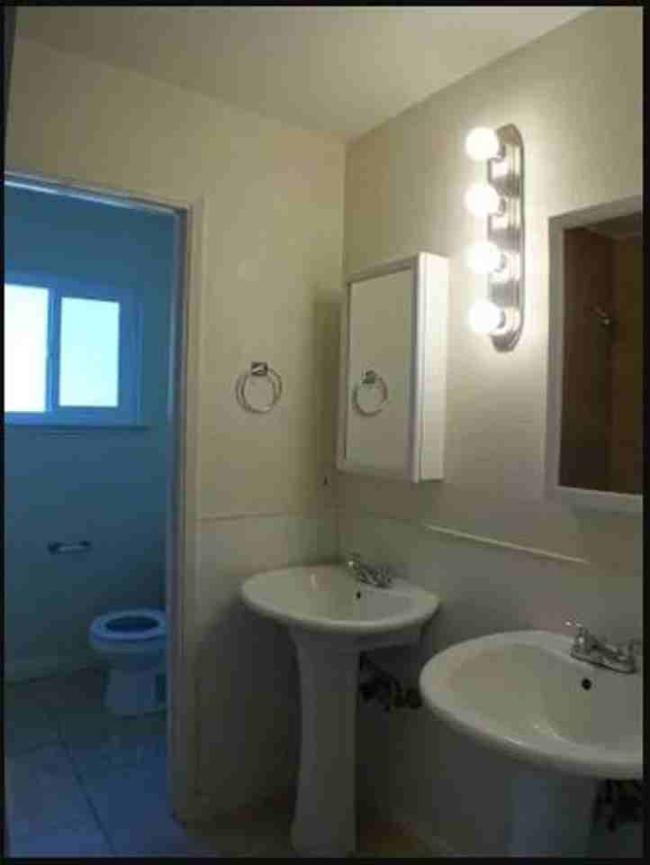 818 W 1st Street - Photo 7 of 20