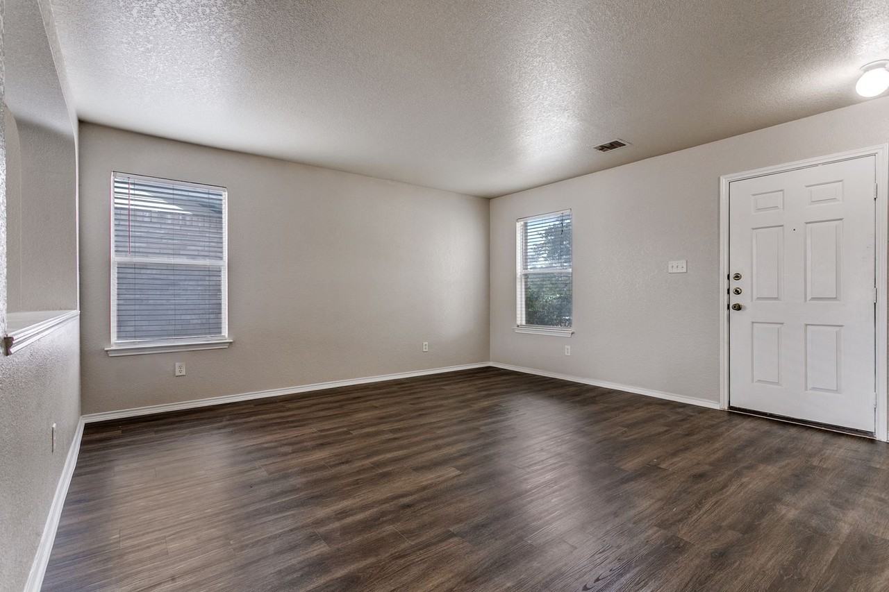 6609 Wood Bench - Photo 3 of 23