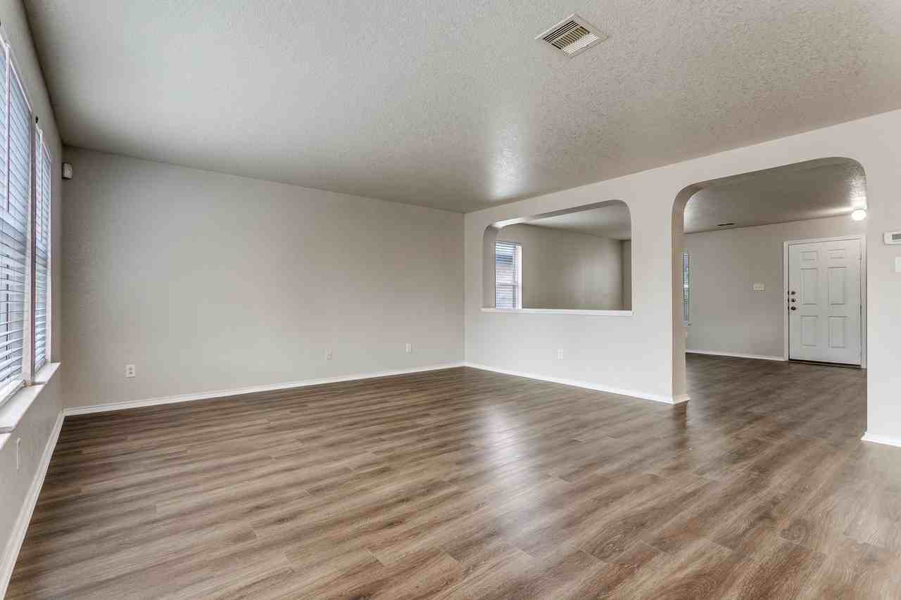 6609 Wood Bench - Photo 4 of 23