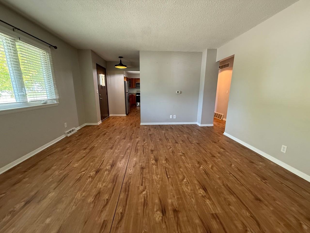 3363 Sunny Hill Dr - Photo 3 of 35