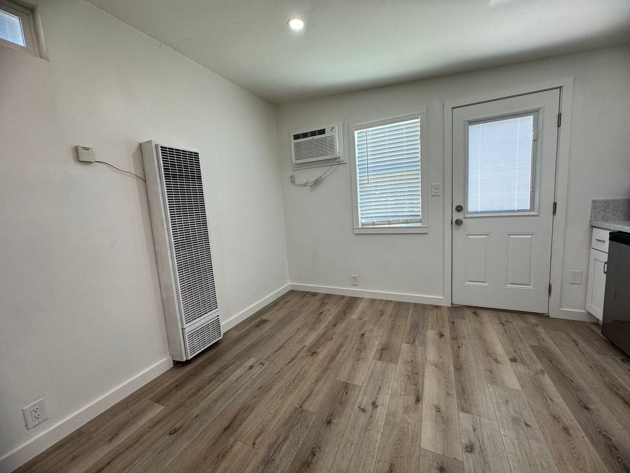 1048_1050 Warner - Photo 3 of 18