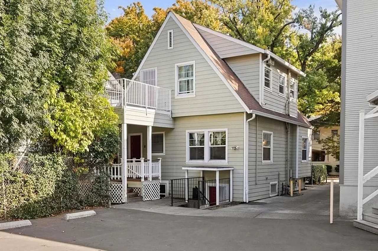 414 W 4th St - Photo 4 of 4