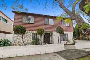 featured image of 360 E 55th St