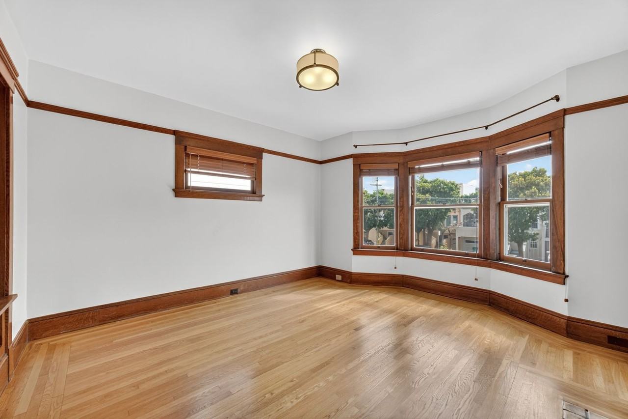 1032 Santiago St - Photo 3 of 23