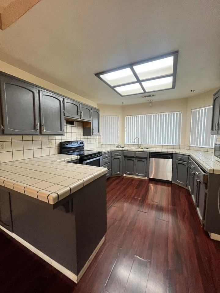 1403 E Buena Vista Ave - Photo 2 of 25