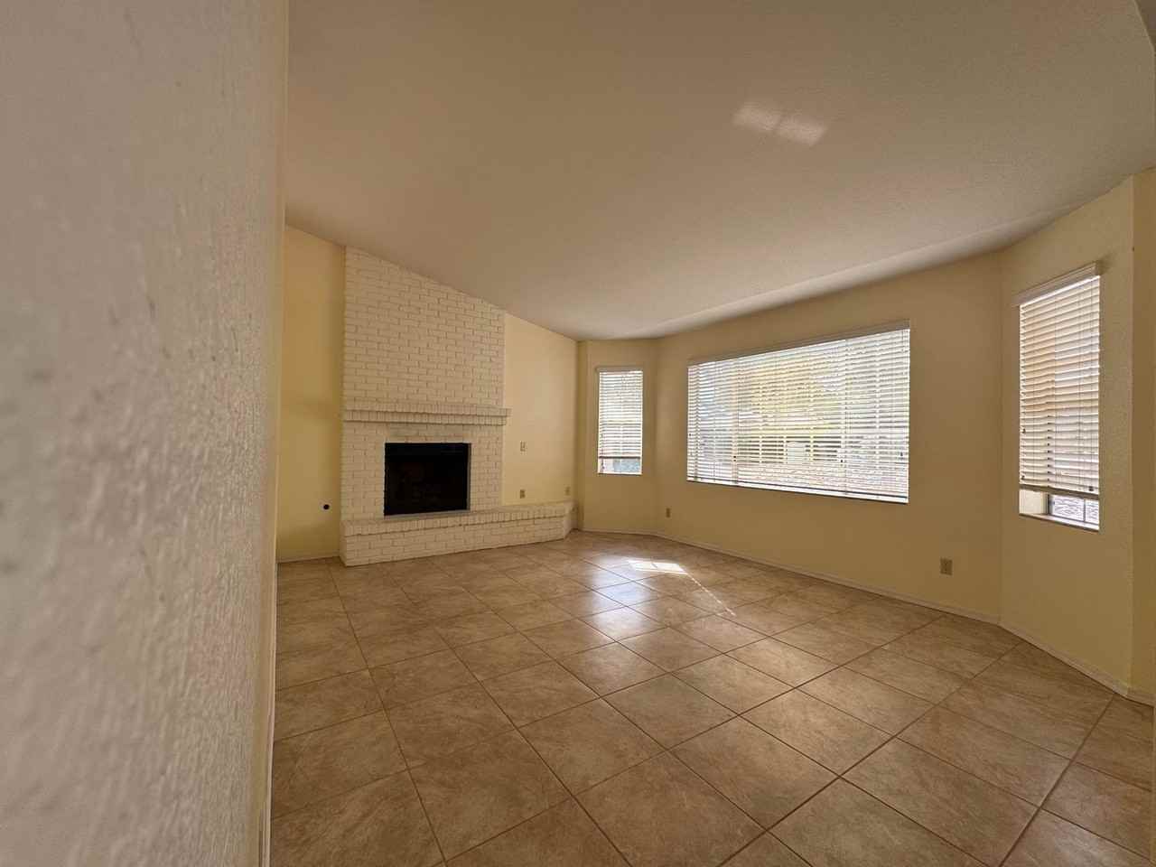 3807 Saint Andrews Drive - Photo 5 of 27