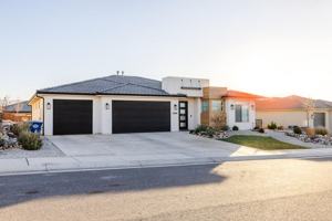 featured image of 2956 E Photinia Dr