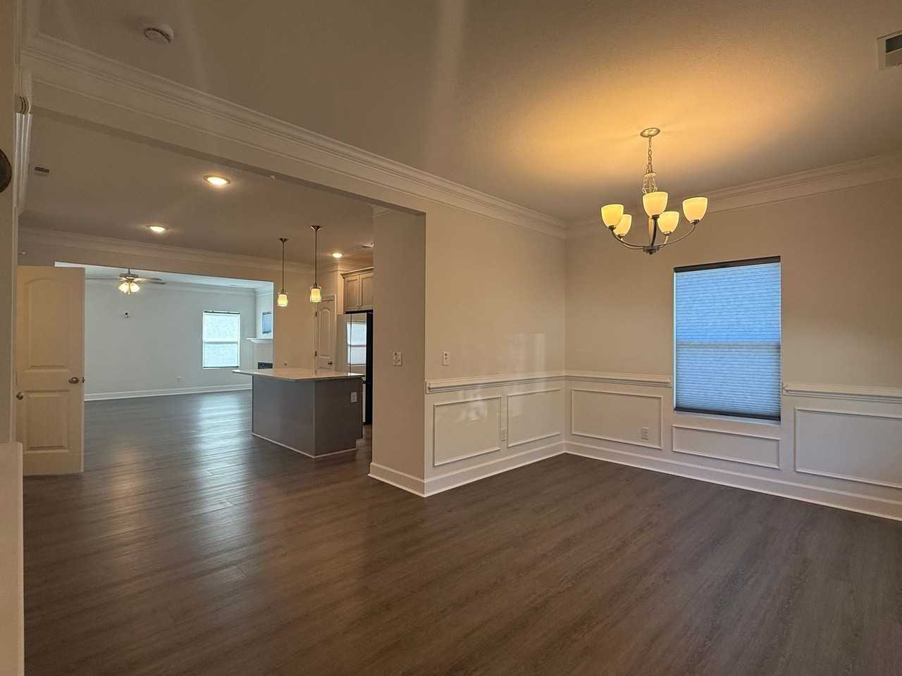 537 Earl St - Photo 3 of 30