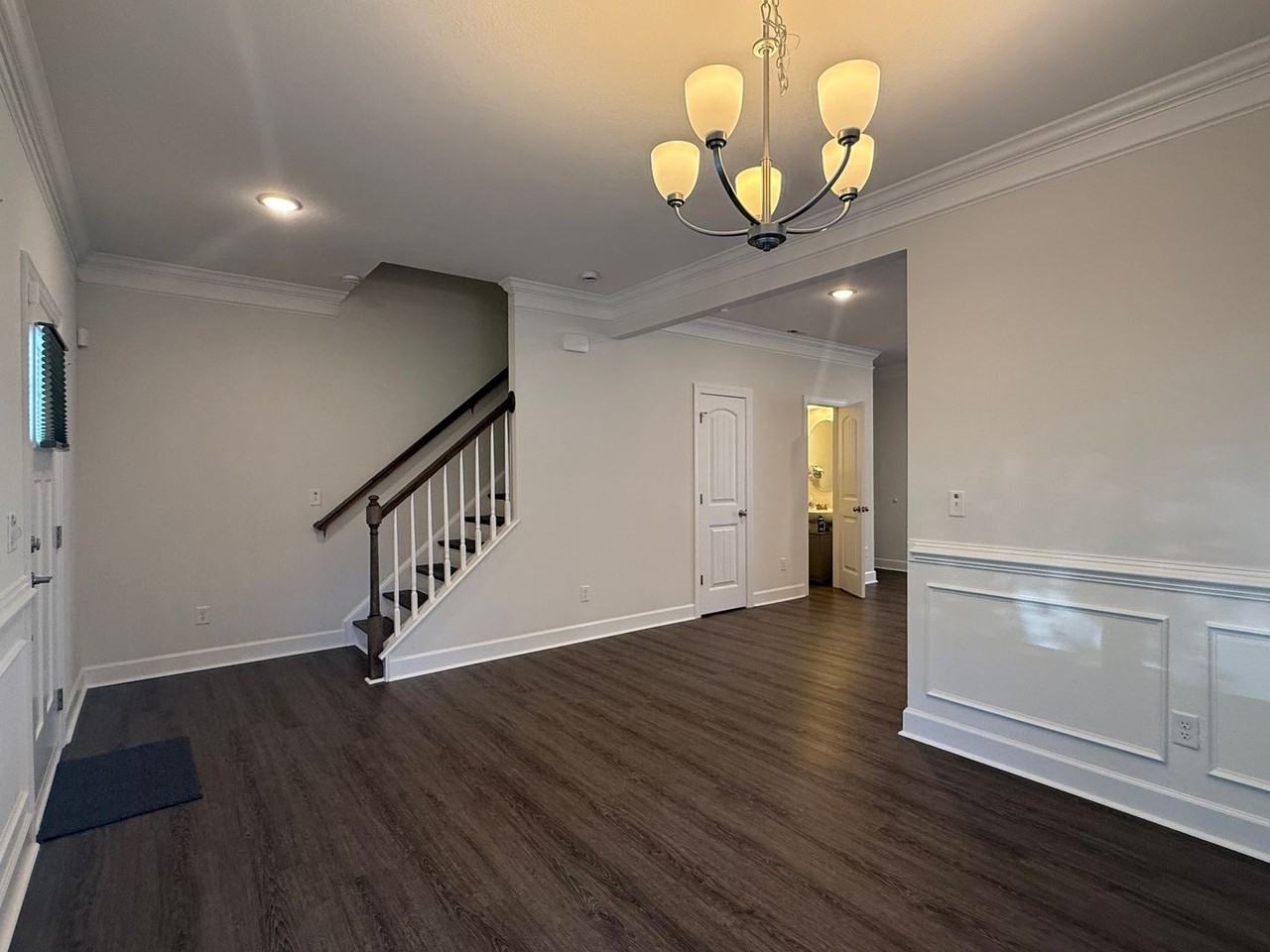 537 Earl St - Photo 4 of 30