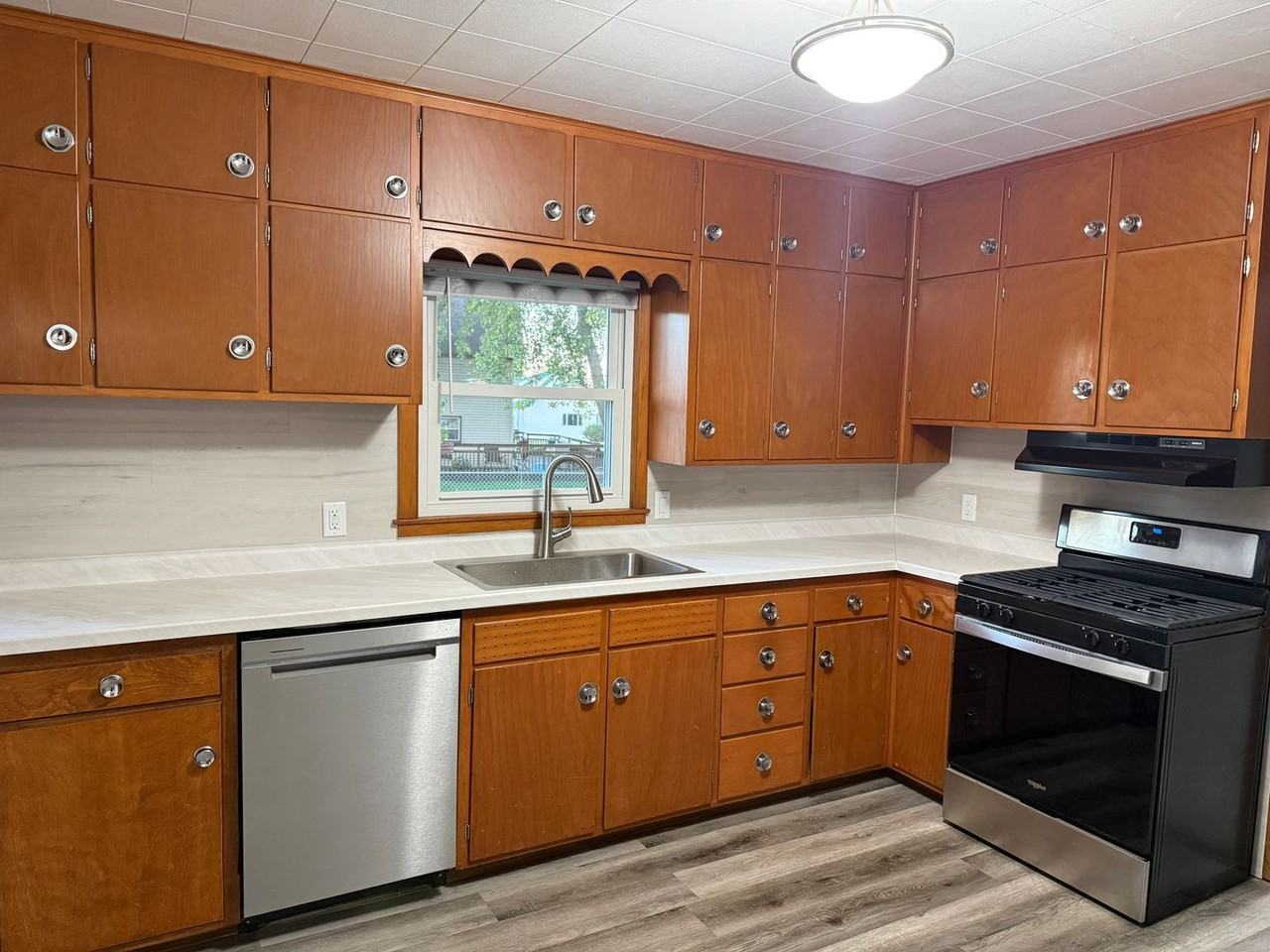 23 5th Street Southeast - Photo 3 of 15