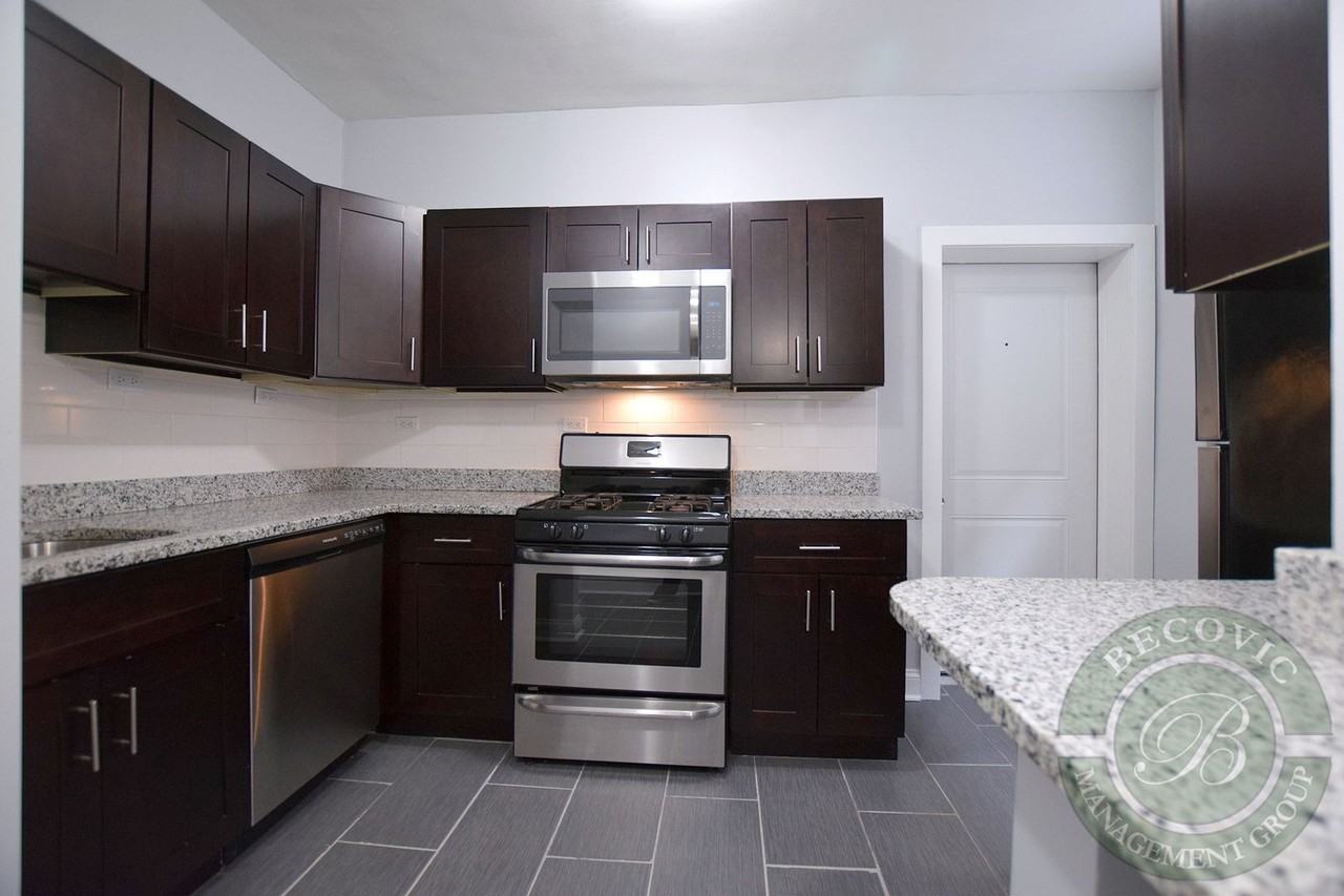 1104 W Glenlake Ave #2ndFL