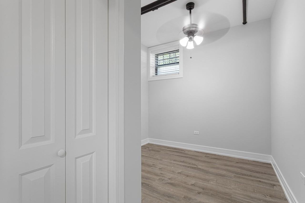 1062 W Glenlake Ave #GW - Photo 5 of 15