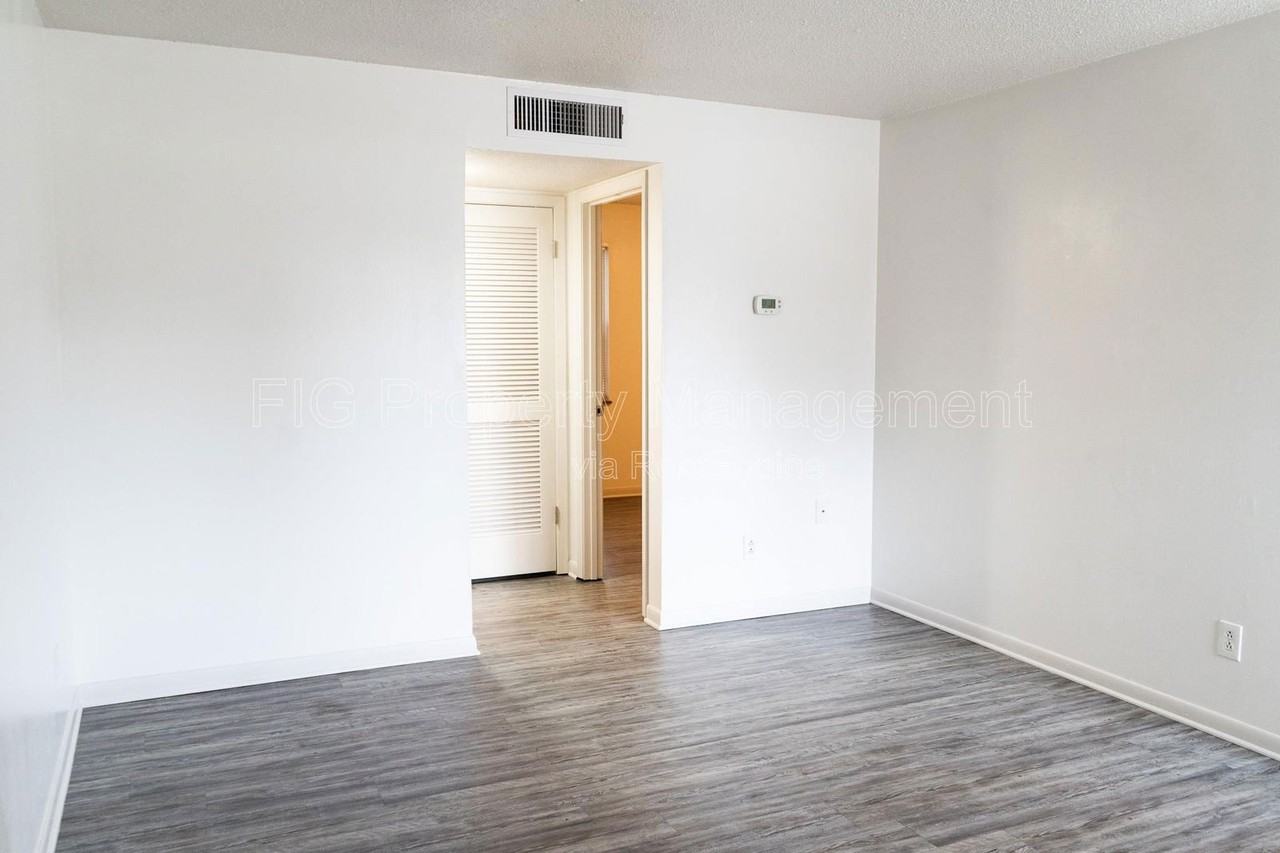 706 E Inskip Dr #5 - Photo 2 of 12