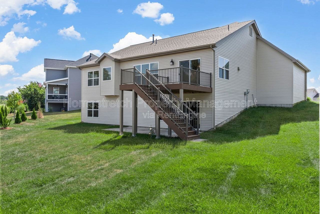 521 Upper Ridgepointe Ct - Photo 2 of 49