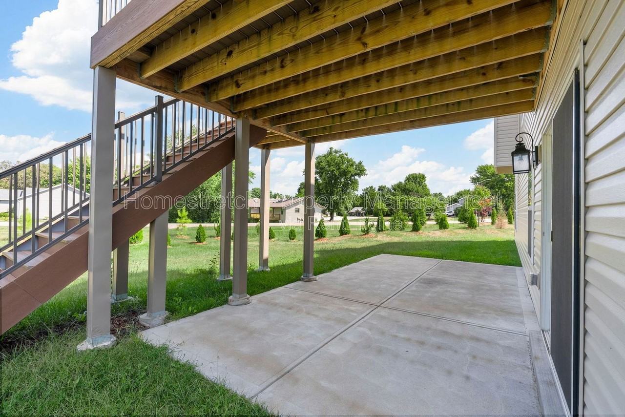 521 Upper Ridgepointe Ct - Photo 3 of 49