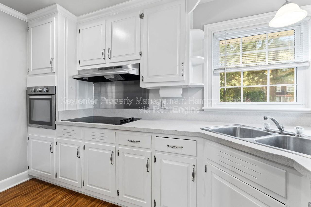 4900 Briarwood Ln - Photo 6 of 25