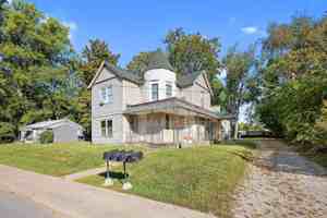 featured image of 120 W 3rd St #3