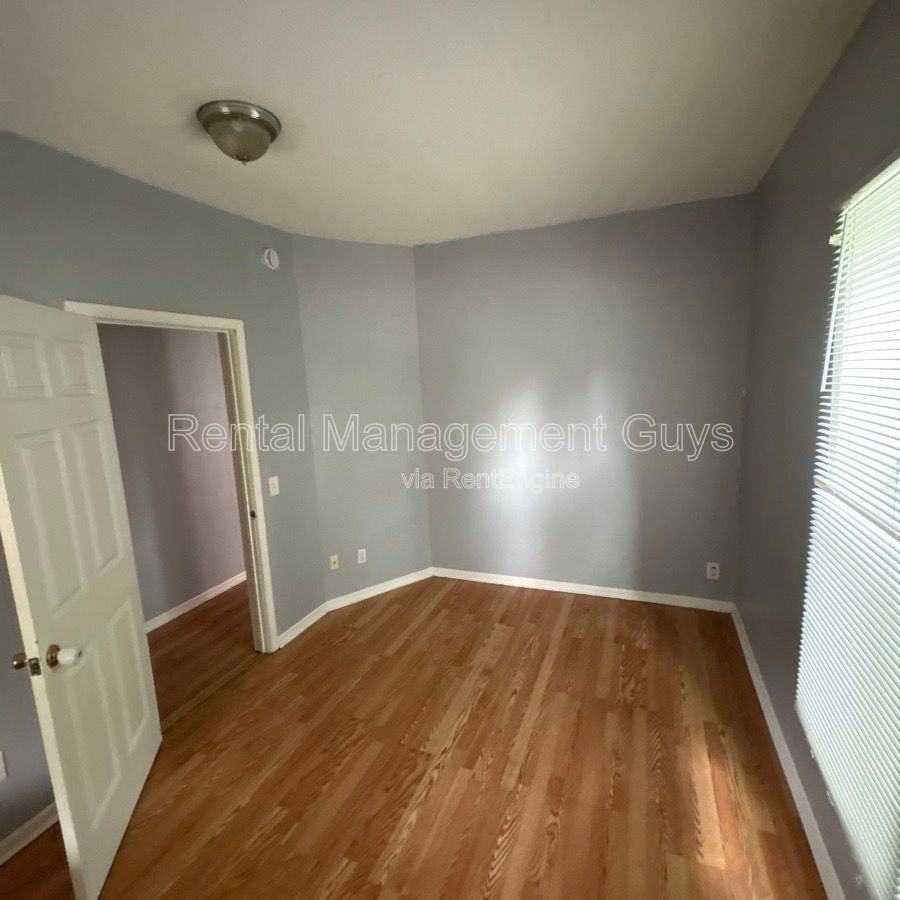 2314 Sheridan Ave N #1 - Photo 3 of 12