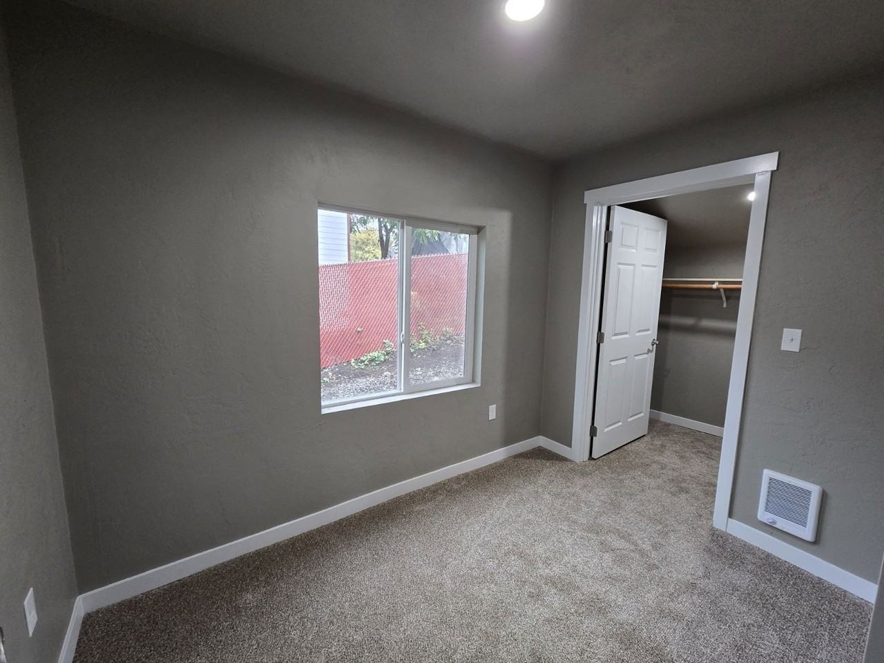 1641 Se Marsters Ave - Photo 5 of 15