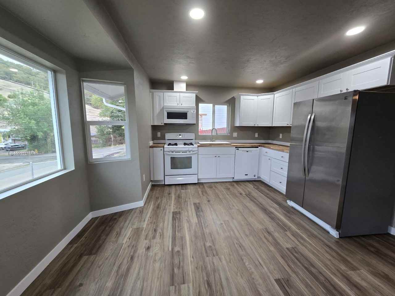 1641 Se Marsters Ave - Photo 7 of 15