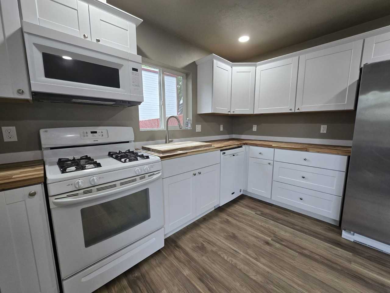 1641 Se Marsters Ave - Photo 6 of 15