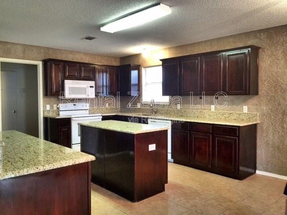 4001 Cypress Gardens Dr - Photo 2 of 26