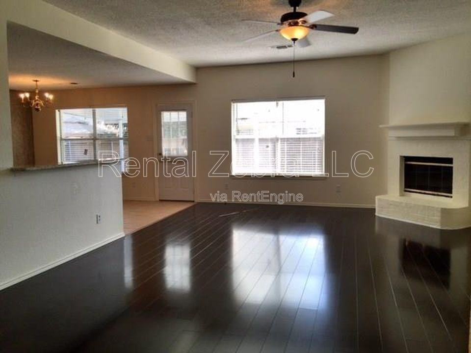 4001 Cypress Gardens Dr - Photo 4 of 26