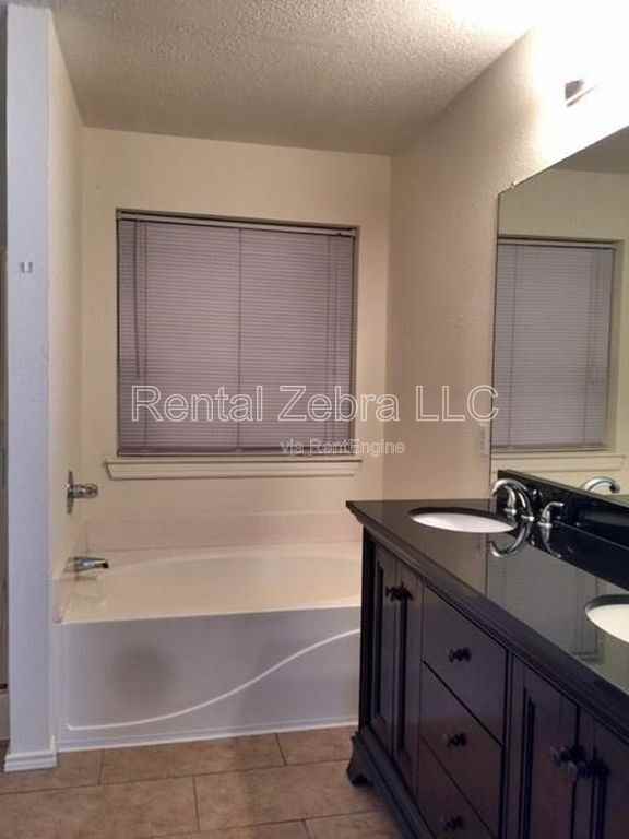 4001 Cypress Gardens Dr - Photo 7 of 26