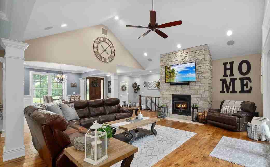 9N660 Whispering Springs Lane - Photo 3 of 8