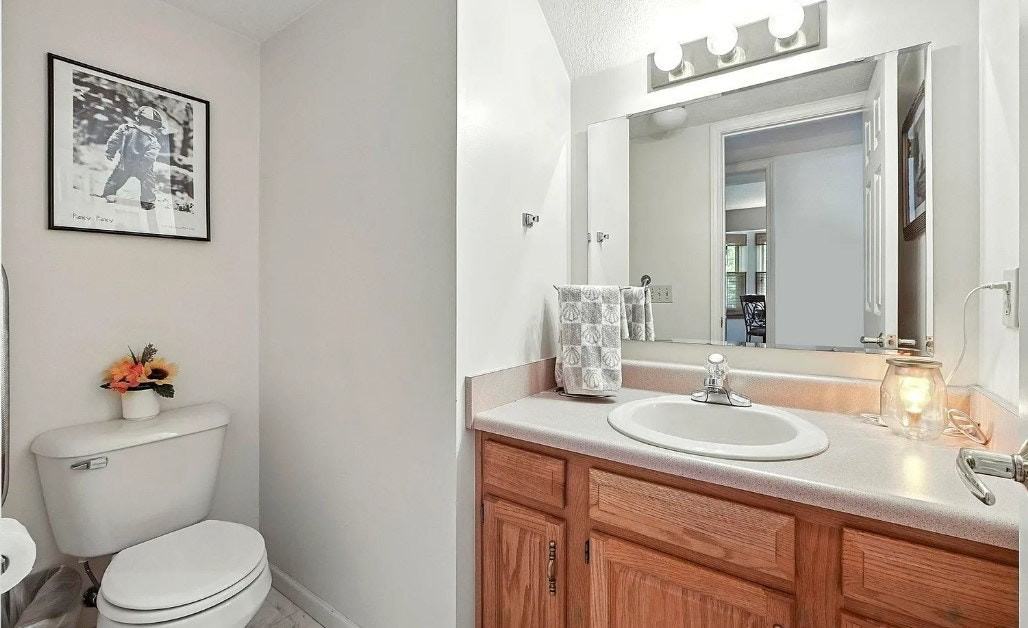 7526 Frontier Avenue - Photo 2 of 7