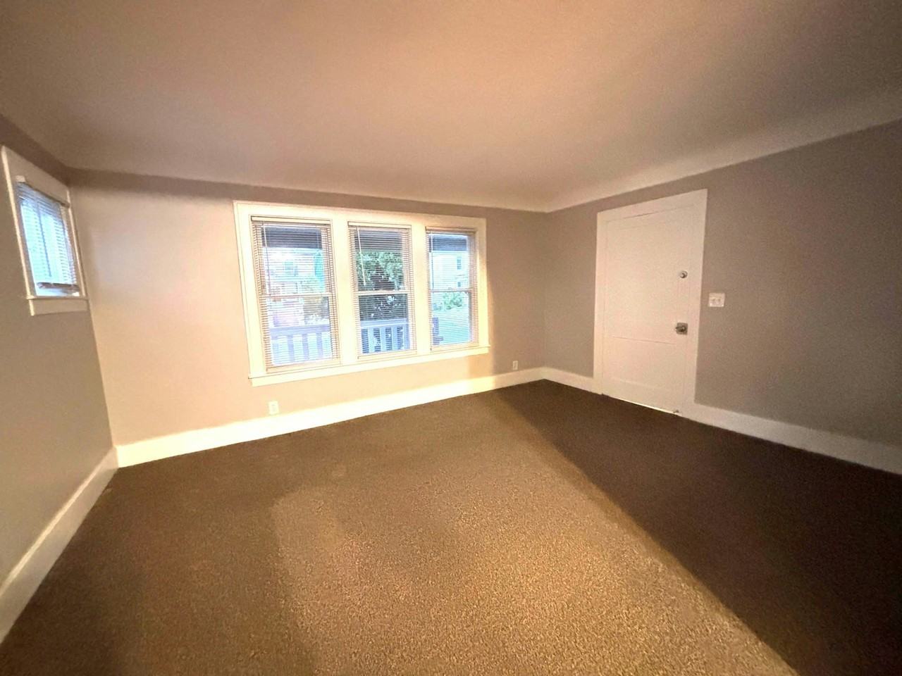 436 East Cambourne Street - Photo 2 of 9