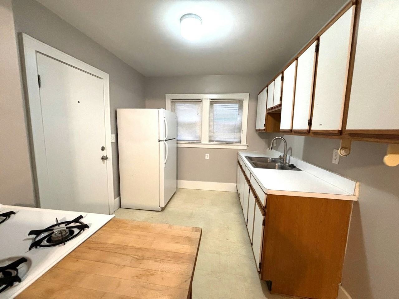 436 East Cambourne Street - Photo 4 of 9