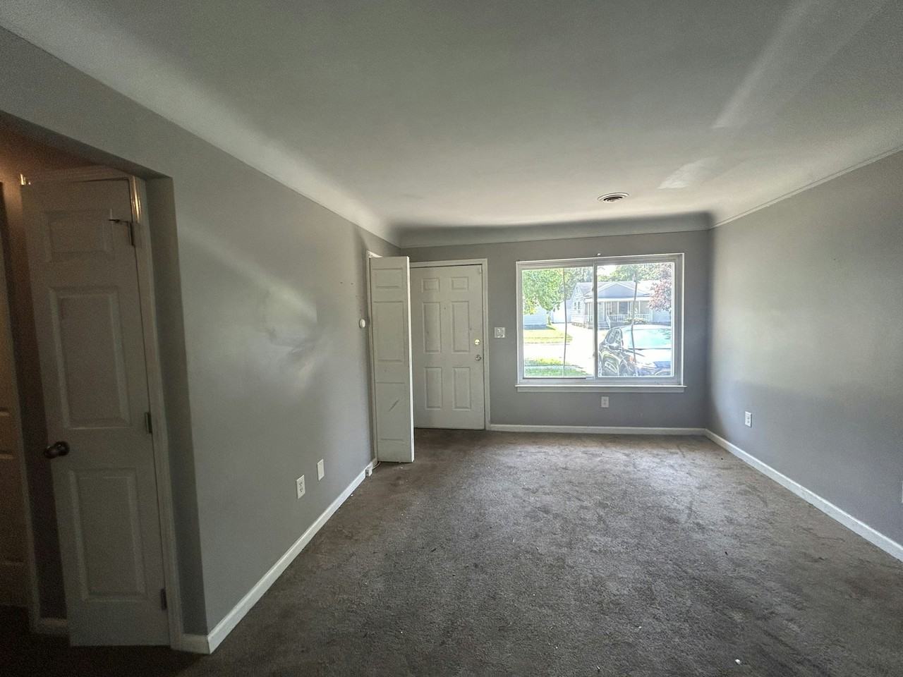 1599 Magnolia Drive - Photo 2 of 10