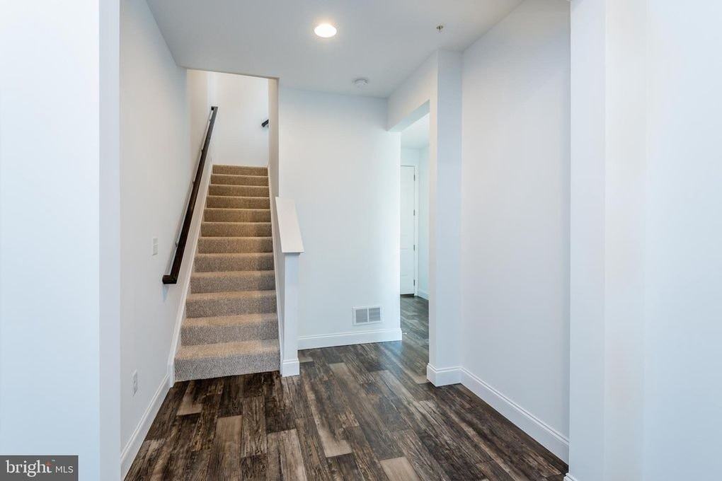 3221 Ruth Way - Photo 3 of 18