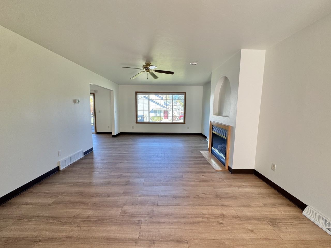 1584 - 1586 Cardinal Ln - Photo 2 of 18