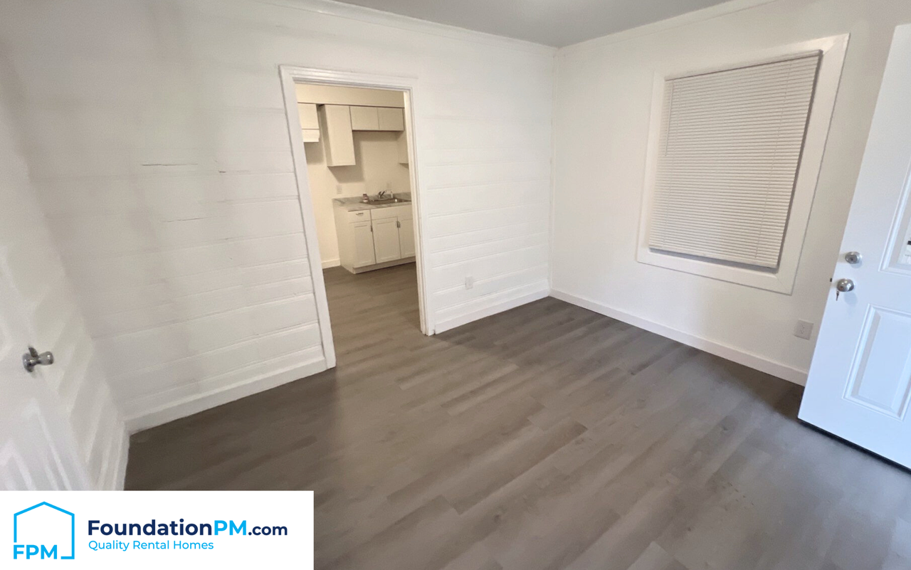 2773 Waverly Avenue - Photo 4 of 17