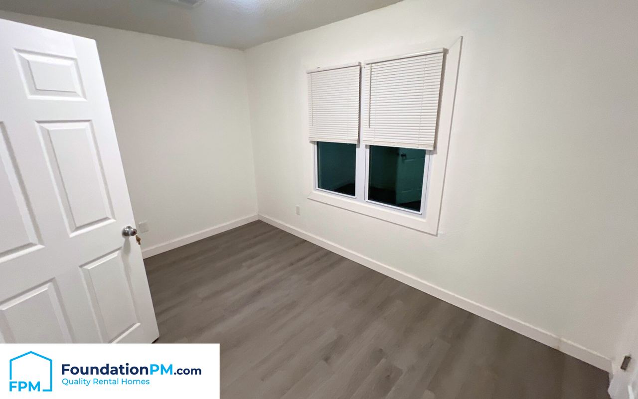 2773 Waverly Avenue - Photo 6 of 17