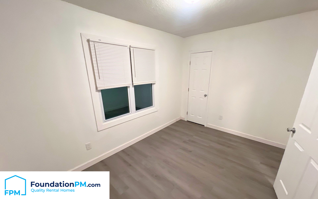 2773 Waverly Avenue - Photo 7 of 17