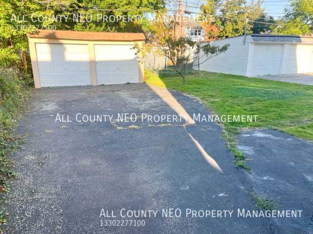 1272 Avondale Rd - Photo 3 of 24