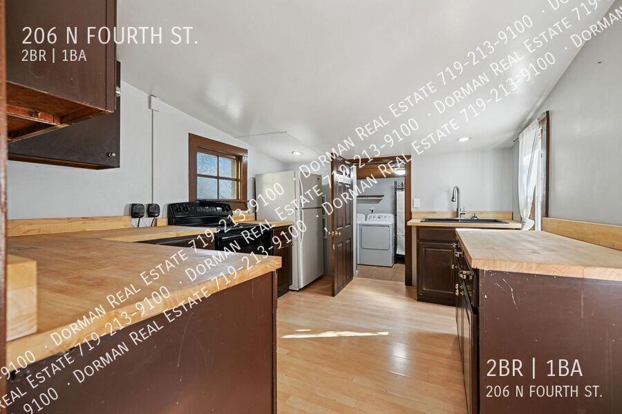 206 N 4th St - Photo 3 of 19